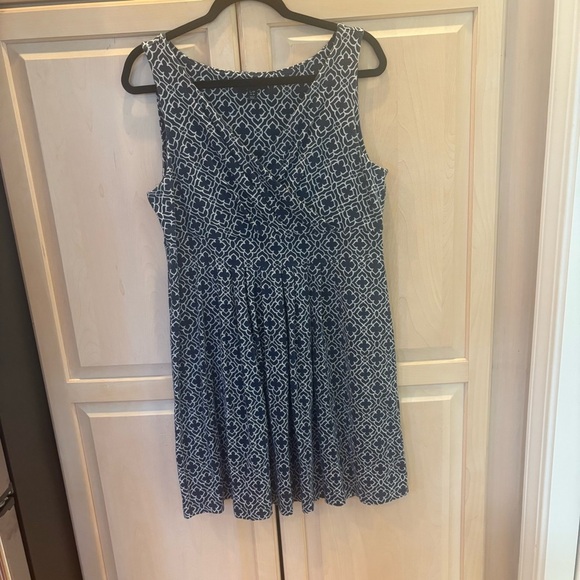 Lands' End Dresses & Skirts - Land’s End Navy and White Patterned Sleeveless Dress
